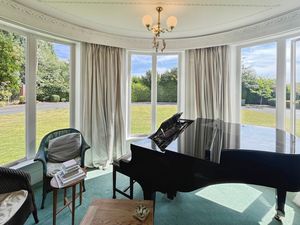 Lounge bay- click for photo gallery